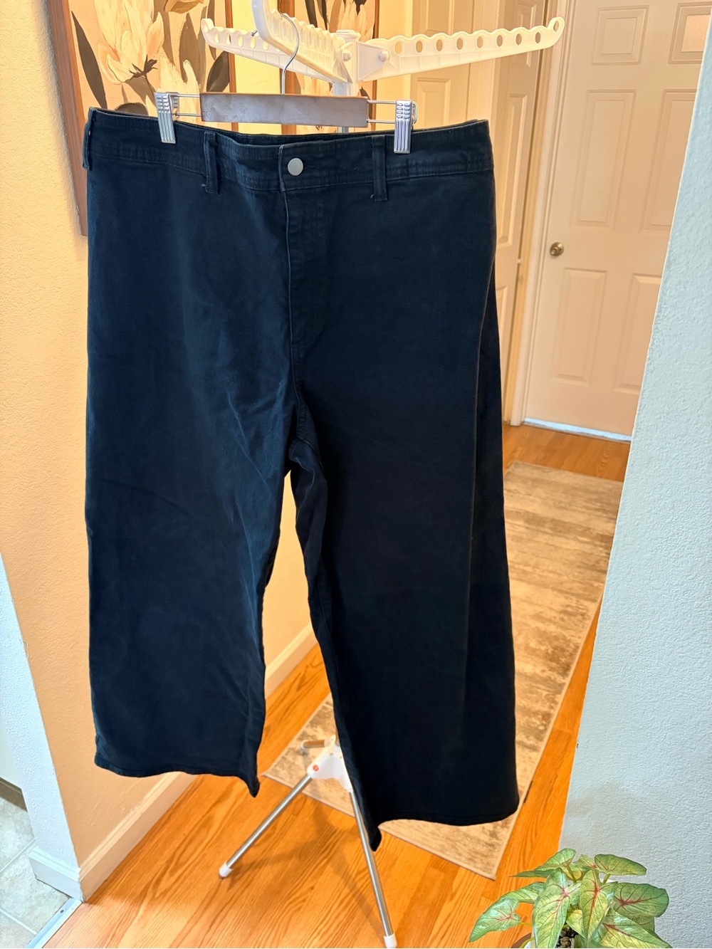 Universal Thread Black Straight-Leg Chinos